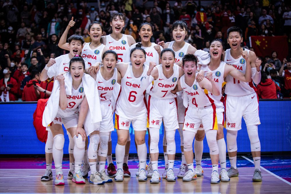 北京时间今天凌晨，本赛季西甲第16轮，巴萨主场2-4不敌赫罗纳，哈维在赛后接受采访时表示：赫罗纳成西甲领头羊当之无愧，巴萨还在重建当中。